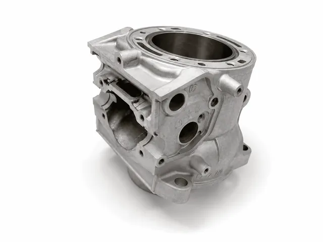KTM EXC/SX 300 2-Takt-Zylinder, neu verchromt mit Wiederherstellung der Nickel-Siliziumkarbid-Beschichtung und T-Shape-Politur.